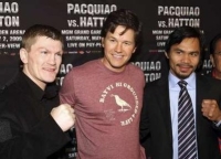 Mark Wahlberg (centro) junto a Ricky Hatton (izq) y Manny Pacquiao